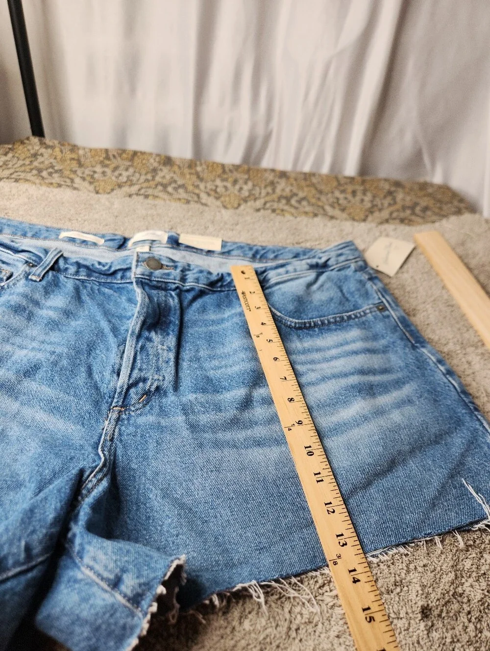 Women's Mid-Rise 90's Baggy Jean Shorts - Universal Thread Medium Wash 22